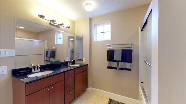 466 Jenny Dr gallery image 14