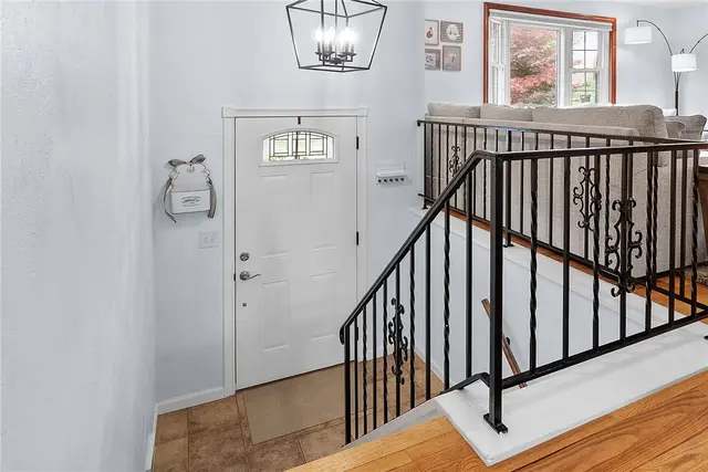 4698 Pembroke Ct gallery image 4