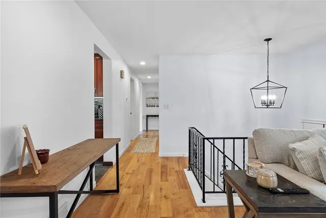 4698 Pembroke Ct gallery image 6