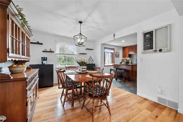 4698 Pembroke Ct gallery image 15