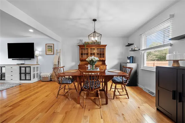 4698 Pembroke Ct gallery image 17