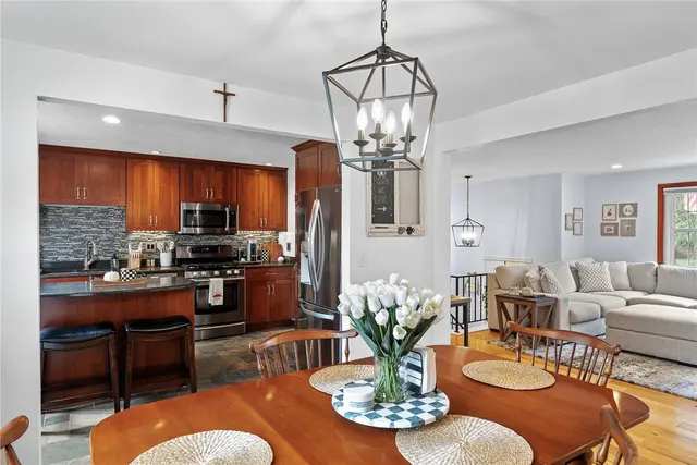 4698 Pembroke Ct gallery image 18