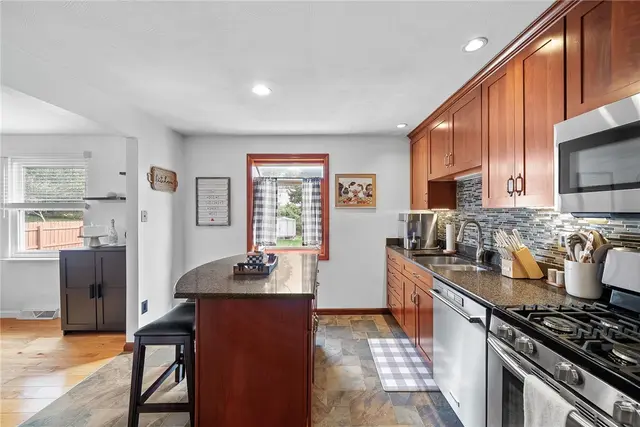 4698 Pembroke Ct gallery image 21
