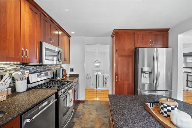 4698 Pembroke Ct gallery image 23