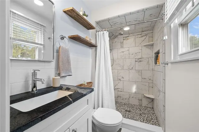 4698 Pembroke Ct gallery image 26