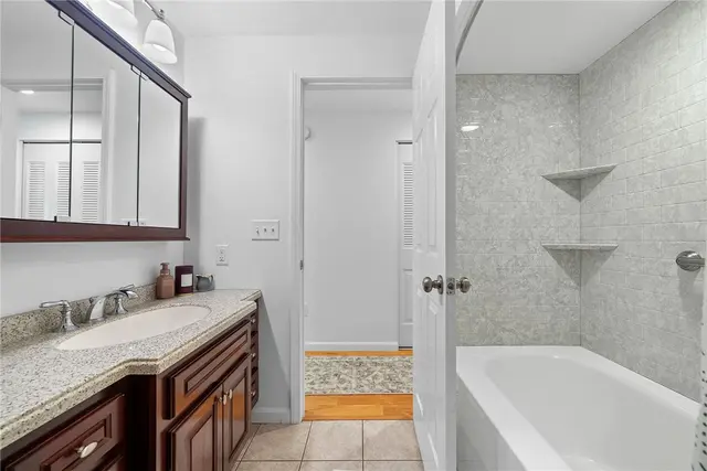 4698 Pembroke Ct gallery image 33