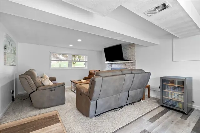 4698 Pembroke Ct gallery image 38