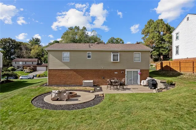4698 Pembroke Ct gallery image 46