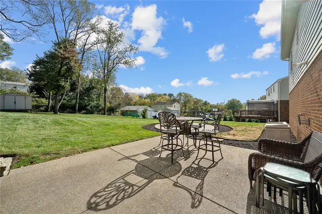 4698 Pembroke Ct gallery image 47