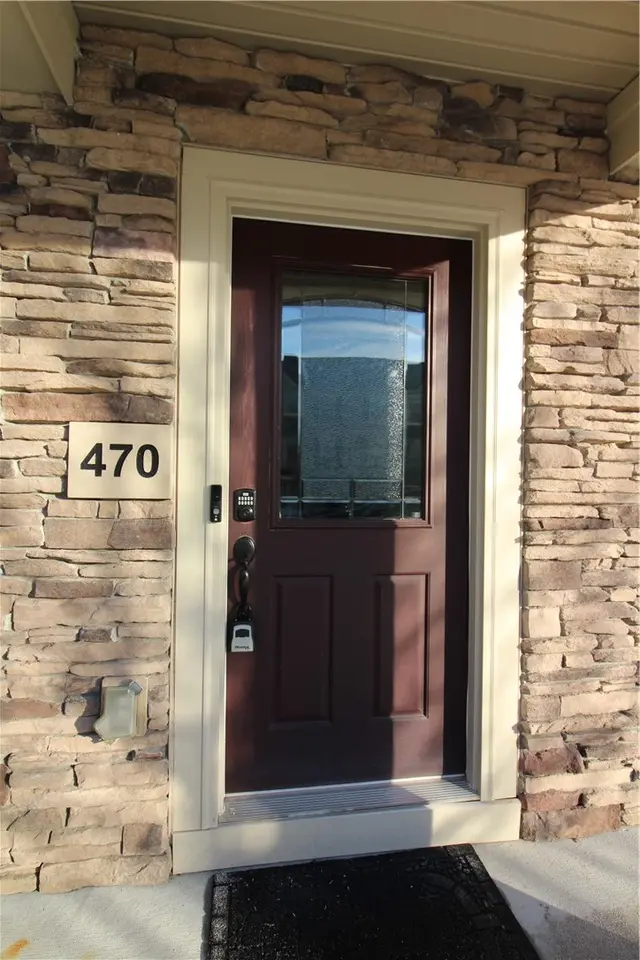 470 Fairmont Dr gallery image 2