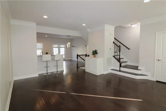 470 Fairmont Dr gallery image 4