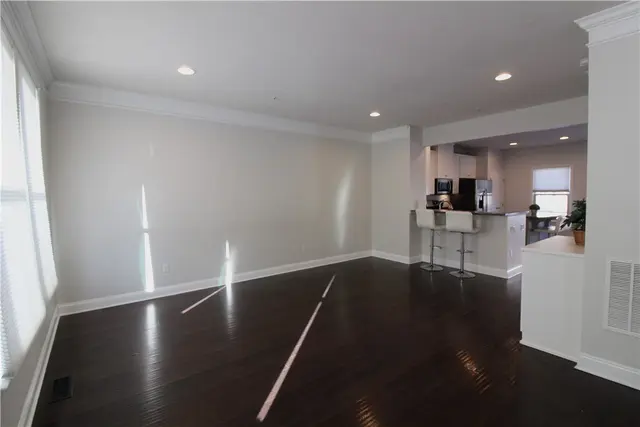 470 Fairmont Dr gallery image 5
