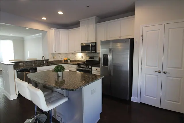 470 Fairmont Dr gallery image 6