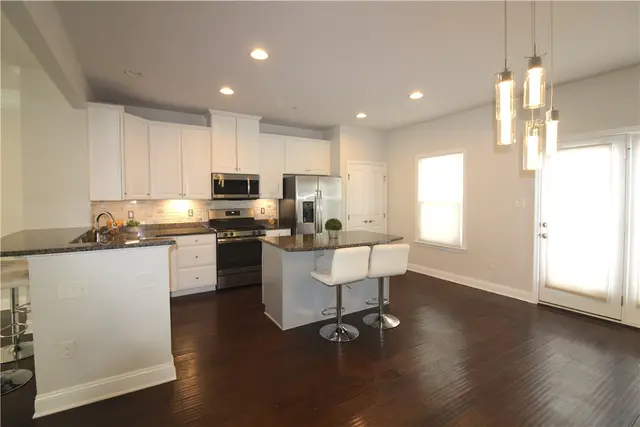 470 Fairmont Dr gallery image 7