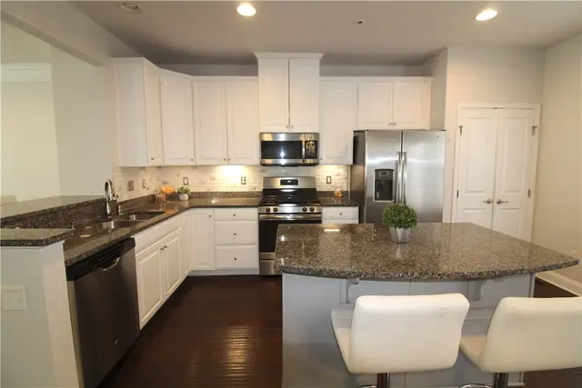 470 Fairmont Dr gallery image 8