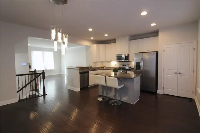 470 Fairmont Dr gallery image 9