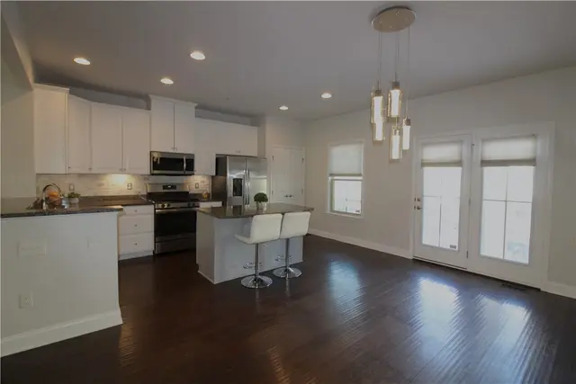 470 Fairmont Dr gallery image 12