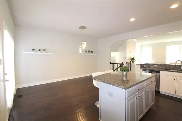 470 Fairmont Dr gallery image 17