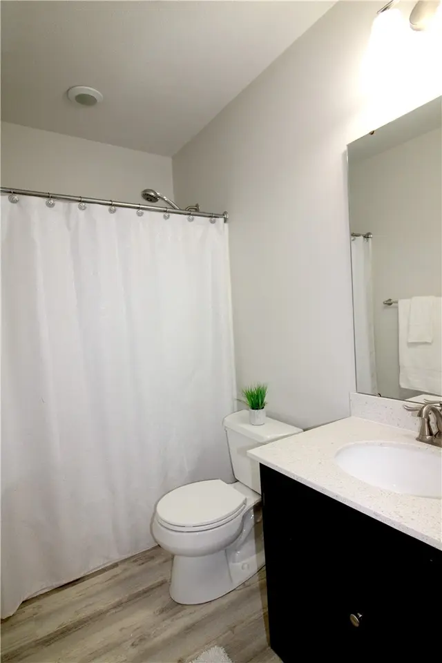 470 Fairmont Dr gallery image 32