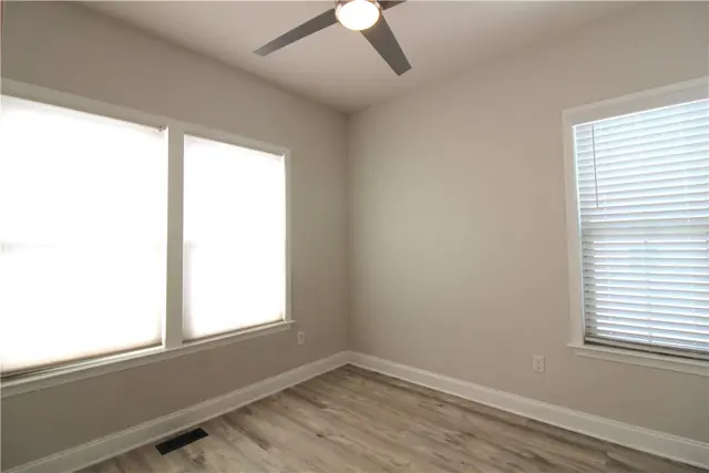 470 Fairmont Dr gallery image 33