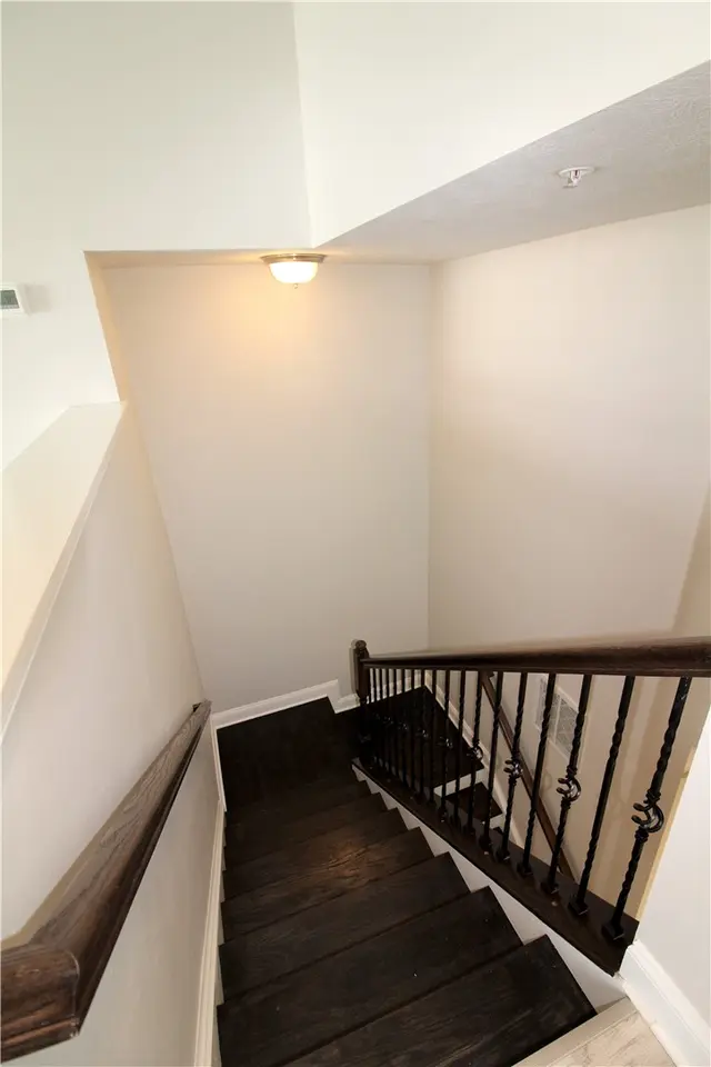 470 Fairmont Dr gallery image 35