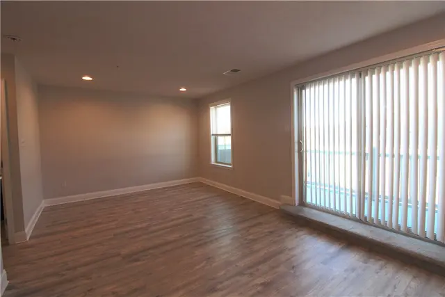 470 Fairmont Dr gallery image 36