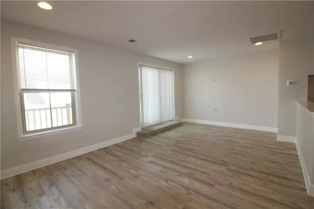 470 Fairmont Dr gallery image 37