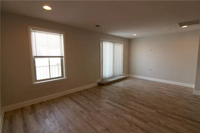 470 Fairmont Dr gallery image 38