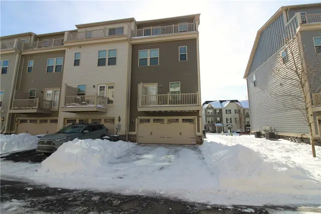470 Fairmont Dr gallery image 41