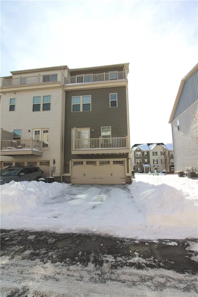 470 Fairmont Dr gallery image 42