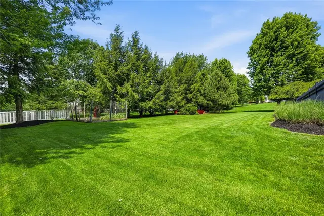 470 Jenny Drive gallery image 13