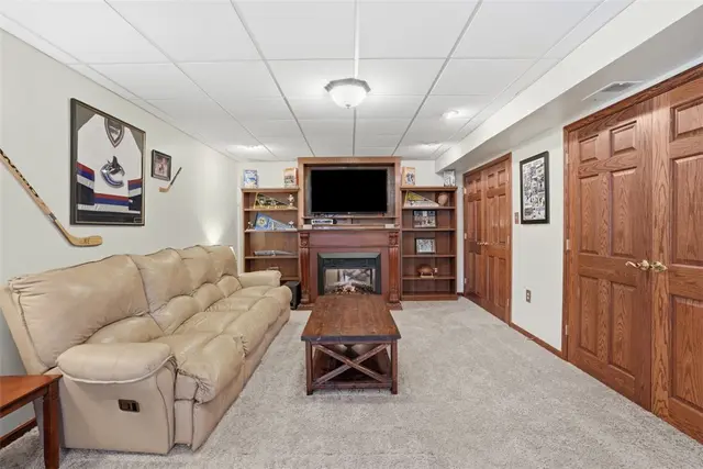 470 Jenny Drive gallery image 16