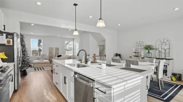 4702 Spruce Rd gallery image 11