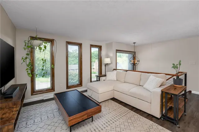 4705 Woodlake Dr gallery image 13