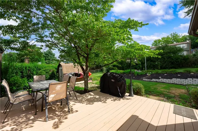 4705 Woodlake Dr gallery image 23