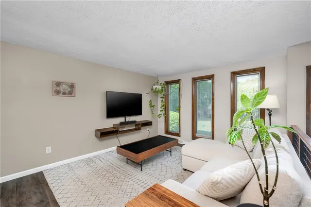 4705 Woodlake Dr gallery image 24