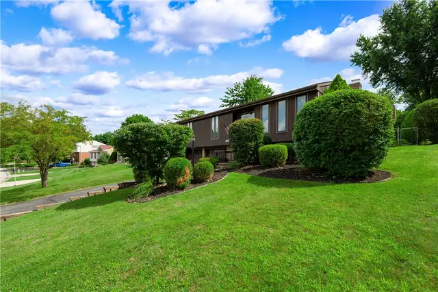 4705 Woodlake Dr gallery image 32