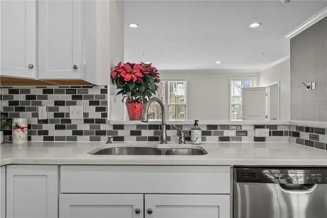 474 Fairmont Dr gallery image 2