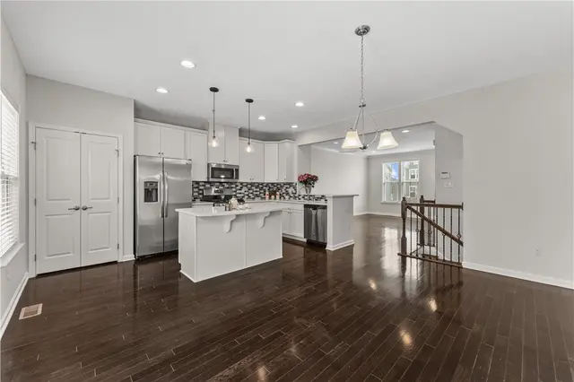 474 Fairmont Dr gallery image 4