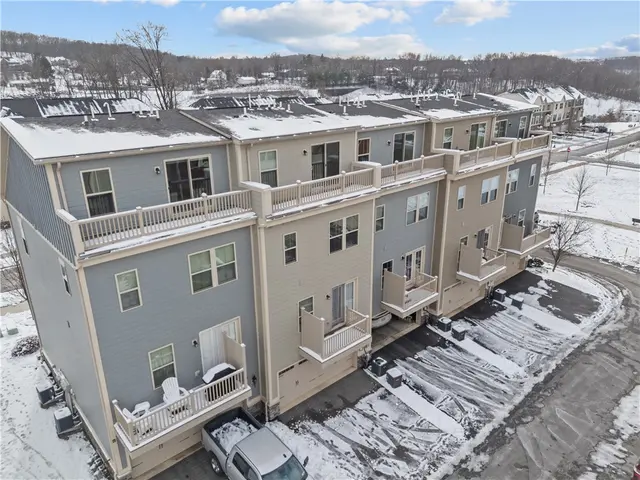 474 Fairmont Dr gallery image 29