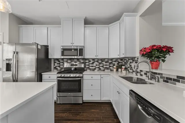474 Fairmont Dr gallery image 32