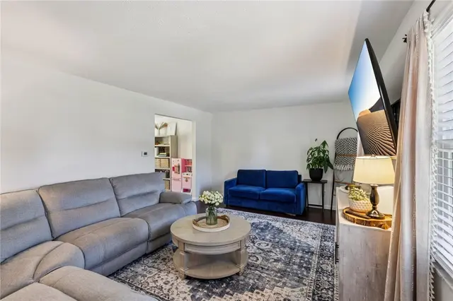 4743 Bayfield Rd gallery image 9