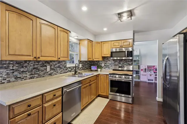 4743 Bayfield Rd gallery image 11