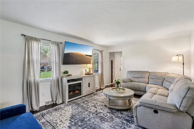 4743 Bayfield Rd gallery image 18