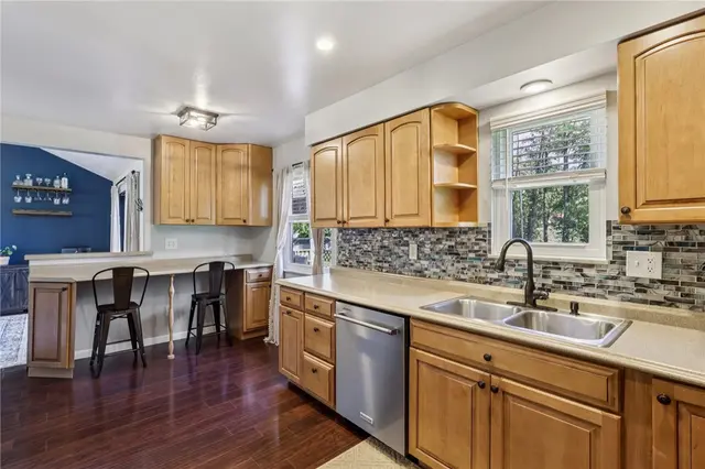 4743 Bayfield Rd gallery image 24