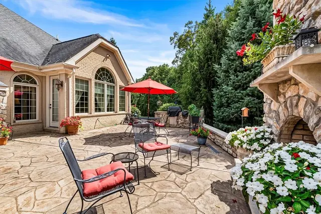 4800 Stonebridge Dr gallery image 3