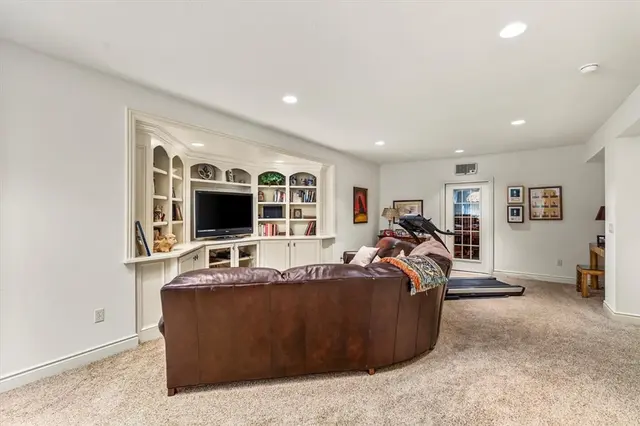 4800 Stonebridge Dr gallery image 5