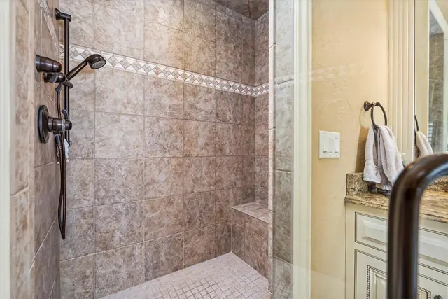 4800 Stonebridge Dr gallery image 8