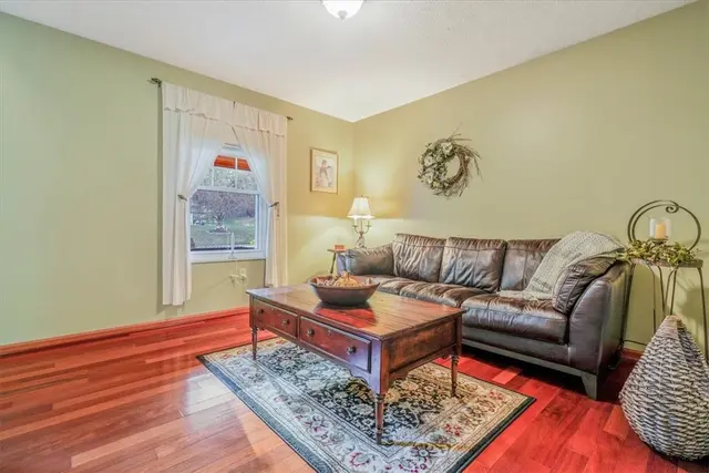 4830 Bayfield Rd gallery image 13