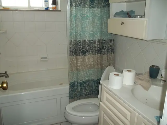 486 Browns Lane gallery image 3